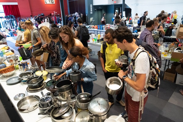 Plus de 1 000 &eacute;tudiantes et &eacute;tudiants ont visit&eacute; le Bazar aux Journ&eacute;es de la rentr&eacute;e.