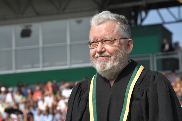 Andr&eacute; Joyal, docteur d'honneur en sciences
