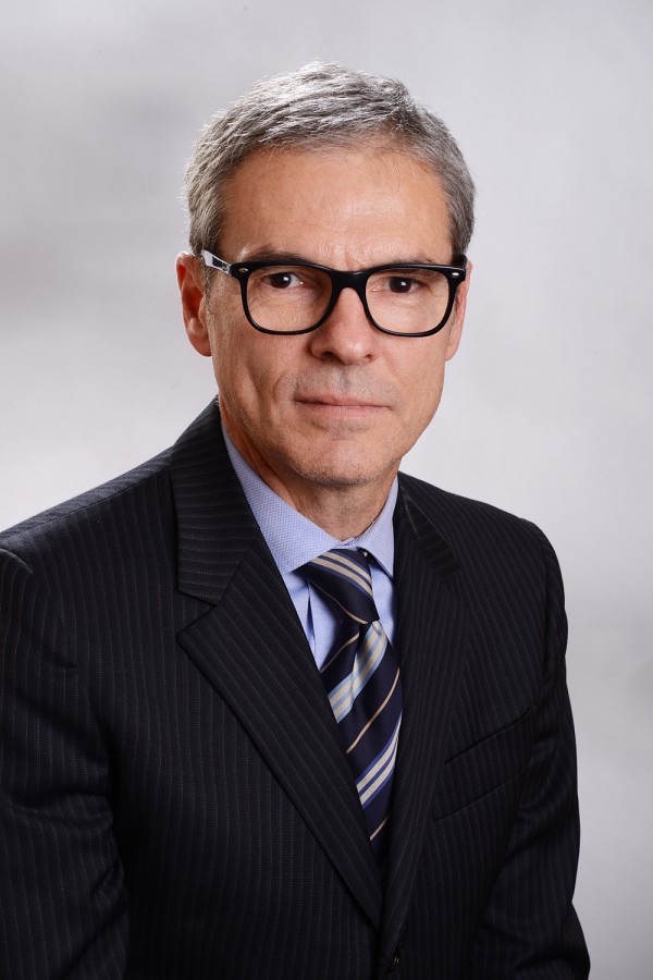 Dipl&ocirc;m&eacute; de la promotion 1978 du baccalaur&eacute;at en &eacute;ducation physique de l&rsquo;Universit&eacute; de Sherbrooke, Jean-Luc Gravel s&rsquo;est plut&ocirc;t tourn&eacute; vers le domaine de la finance pour y faire carri&egrave;re au d&eacute;but des ann&eacute;es 80.