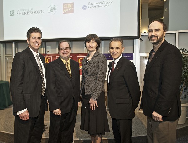 Martin Fafard, de Raymond Chabot Grant Thornton, Michel Dion, titulaire de la chaire, Francine Turmel, doyenne de la Facult&eacute; d'administration, Sylvain Vinet, de CIBC, et Jacques Beauvais, vice-recteur &agrave; la recherche.