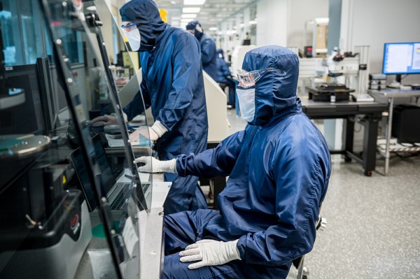 Le 3IT poss&egrave;de la plus grande salle blanche acad&eacute;mique de classe 100 au Qu&eacute;bec.