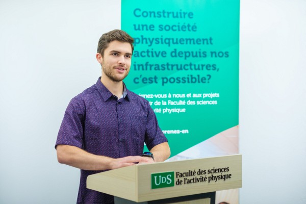 Annonce du don de l'AGEKEP par son copr&eacute;sident, Liam Senay.