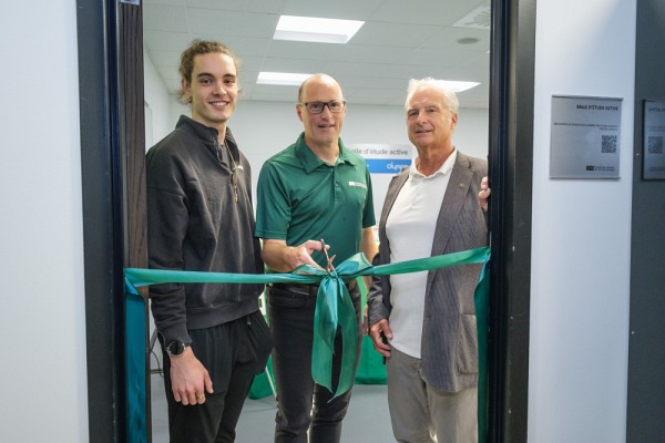 Inauguration officielle de la salle par Antoine Boutin (repr&eacute;sentant du projet Aktiflow), Sylvain Turcotte (doyen, Facult&eacute; des sciences de l&rsquo;activit&eacute; physique) et Pierre Audet (pr&eacute;sident fondateur, Olympe).