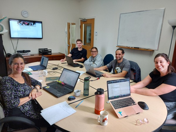 Des &eacute;tudiantes et &eacute;tudiants &agrave; l'&oelig;uvre aupr&egrave;s de l'organisme L'Accorderie &agrave; Sherbrooke, dans le cadre du PIC.