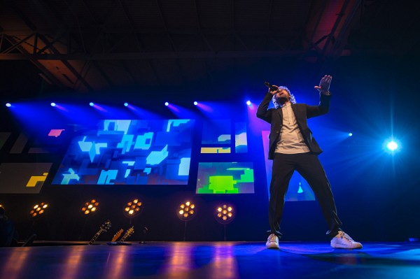 Les interpr&egrave;tes et les musiciennes et musciens ont d&eacute;livr&eacute; une performance musicale tr&egrave;s rythm&eacute;e autour de la chanson&nbsp;1990&nbsp;de Jean Leloup.
