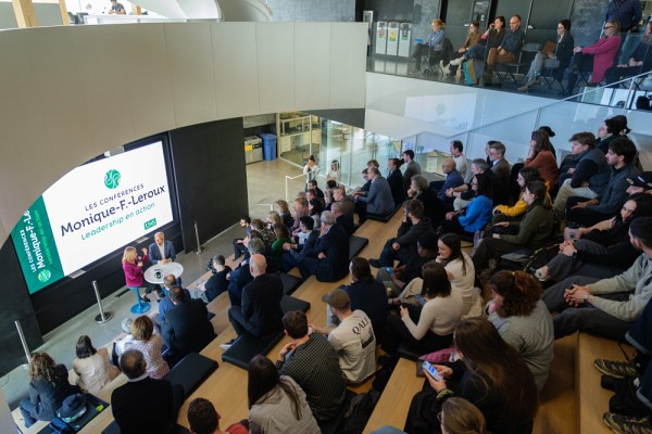 &Eacute;galement retransmise en ligne, la conf&eacute;rence de Monique F-Leroux a fait salle comble.
